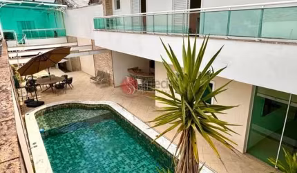 Sobrado à venda na Quarta Parada com piscina.