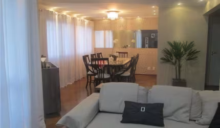 Apartamento à venda no  Tatuapé com 3 quartos e 1 suíte.
