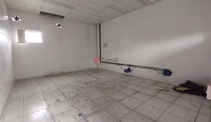 Prédio comercial para compra pu locação em frente ao Metrô com 1522 metros.