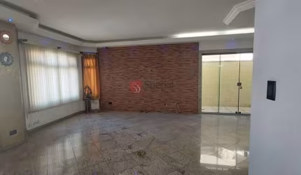 Casa assobradada á venda na Vila Formosa.