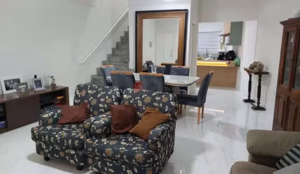 Sobrado em condomínio, impecável, reformado, 135 m², 4 vagas + depósito, Aceita veículo!