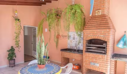 Sobrado com piscina 3 dormitórios e 2 vagas.