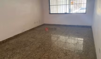 Sobrado no Tatuapé com 4 dormitórios, 3 suítes e 4 vagas.