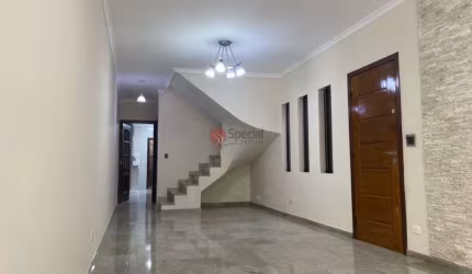 Sobrado no Jardim Têxtil, com 3 dorm, 1 suíte e 7 vagas