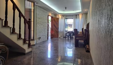 Sobrado à venda no Jardim Têxtil.