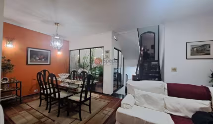 Sobrado à venda na Vila Formosa com 232 metros.