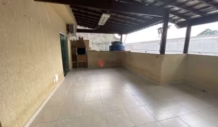 Sobrado à venda com 3 suítes e 2 vagas na Vila Carrão
