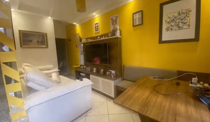 Casa em condomínio na Penha  com 2 suítes e 1 vaga de garagem.