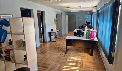Casa térrea  comercial à venda na Vila Carrão com 180 metros.