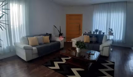 Sobrado à venda na Vila Invernada.