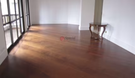Apartamento em excelente localização com 3 suítes e 3 vagas na Vila Nova Conceição.