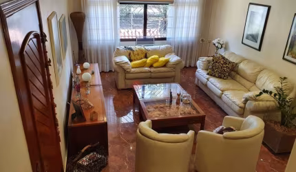 Sobradono Jardm Têxtil com 3 quartos.