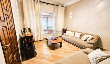 Casa térrea com  um imóvel assobradado nos fundos no Jardim Vila Formosa.
