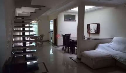 Sobrado  com 3 dormitórios, 1 suíte, mobiliado na  Água Rasa.