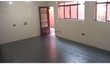Casa assobradada no Jardim Piqueroby.