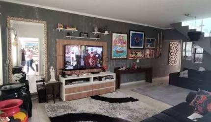 Sobrado todo reformado na Vila Formosa com 2 vagas.