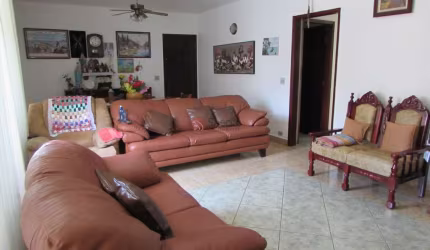 Casa de 360 m²  com 3 dormitórios e edícula na Vila Santa Catarina.
