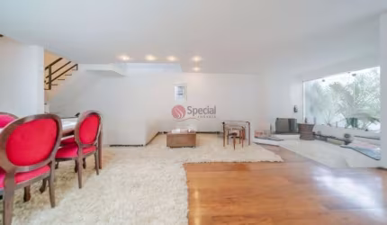Sobrado na Mooca com 4 dormitórios, 6 banheiros à venda com  350 m².