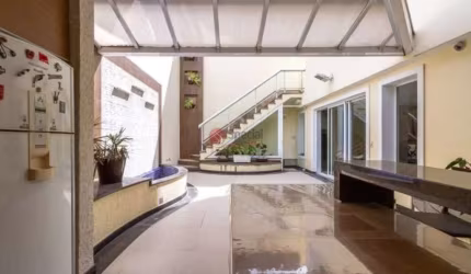 Sobrado  com 3 dormitórios à venda de 392 m² na Mooca.