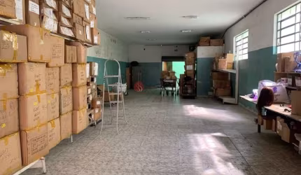 Prédio comercial a venda e locação na Quarta Parada.