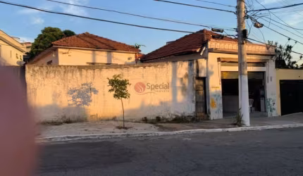 Ótima área na Vila Diva