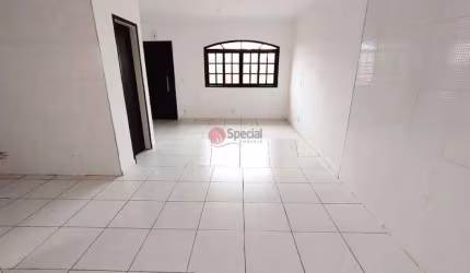 Sobrado de condomínio na Vila Ré.