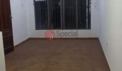 Prédio comercial ao lado da Rua Serra do Japi em frente ao Agostiniano Mendel.