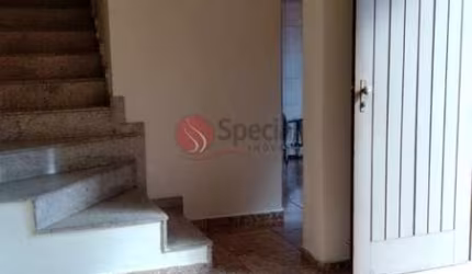 Salão para venda com moradia na Vila Prudente.