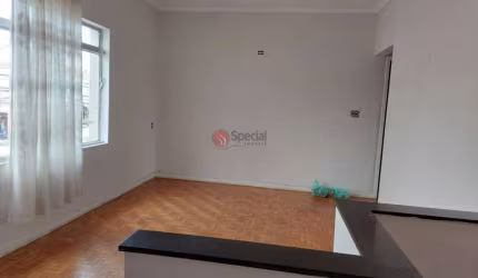Prédio comercial na Água Rasa, próximo ao Metrô.