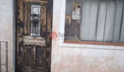 Terreno com casas antiga á venda na Água Rasa.