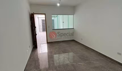 Sobrado novo na Vila Ema.