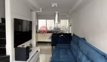Sobrado de condomínio na Vila Formosa, 3 suítes, espaço gourmet e 2 vagas.