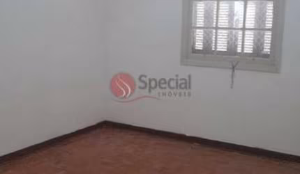 Casa assobradada na Quarta Parada  para fins comerciais.