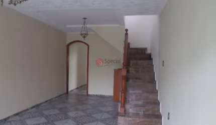 Sobrado com 4 quartos para locação no Jardim Vila Formosa.