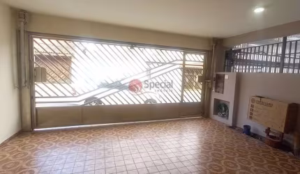 Sobrado comercial para locação no Tatuapé com 170 m², 3 quartos sendo 2 suítes, 2 vagas de garagem.