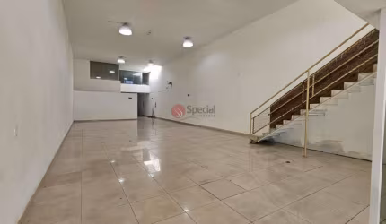 Prédio na Vila Prudente de 600 metros com 2 entradas.