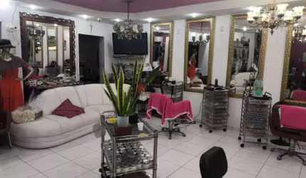 Prédio para alugar com 253 metros no Tatuapé com  5 salas e salão no térreo.