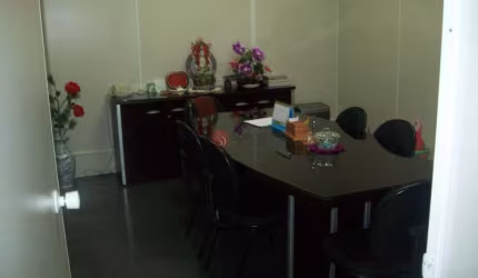 Prédio comercial na Vila Antonieta.