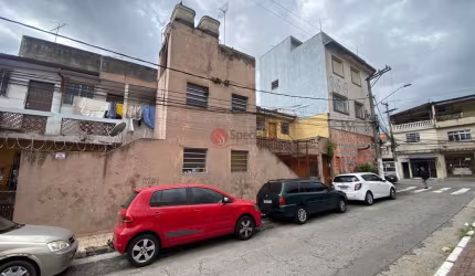 Prédio Residencial e  Comercial na Vila Fátima com 7 apartamentos, 2 salões comerciais e 3 vagas