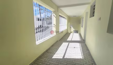 Casa térrea na Vila Invernada com 1 dormitório e 1 vaga.