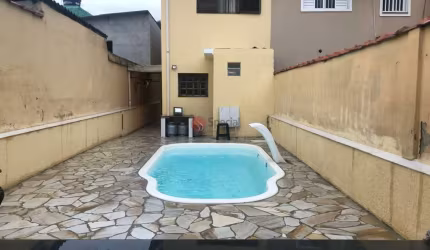 Sobrado na Cidade Patriarca com piscina, próximo ao Metrô.