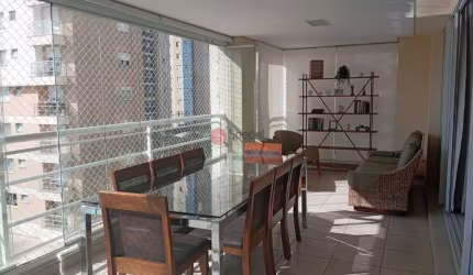 Apartamento no Tatuapé, 4 suítes, 4 vagas de garagem, varanda gourmet.