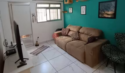 Casa  de vila, com 1 quarto e 1 vaga em excelente localização.