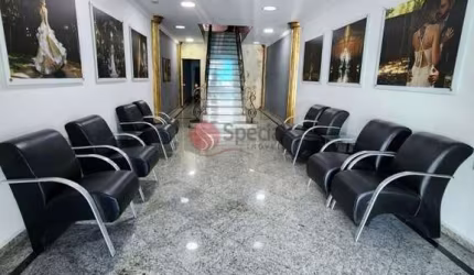 Prédio comercial no Belenzinho com 260,00 metros, 8 salas, 4 banheiros, próximo Av. Salim  Maluf.