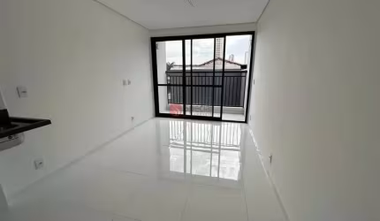 Apartamento no Tatuapé com 1 dormitório, 1 banheiro, ao lado do Metrô Carrão.