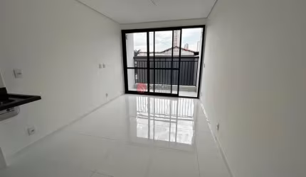 Apartamento no Tatuapé com 1 dormitório, 1 banheiro, ao lado do Metrô Carrão.