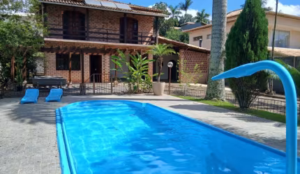 Casa de condoínio fechado. Tranquilidade, conforto e segurança.´Árvores frutíferas, pomar.. espaço e lazer. venha conferir!