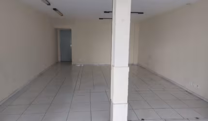 Excelente localização. Em frete a Praça Treze, condução na porta.