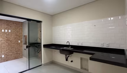 Casa em condomínio com quintal em Sorocaba próximo do centro
