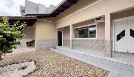 Casa com 4 quartos para alugar no Velha, Blumenau , 340 m2 por R$ 5.300